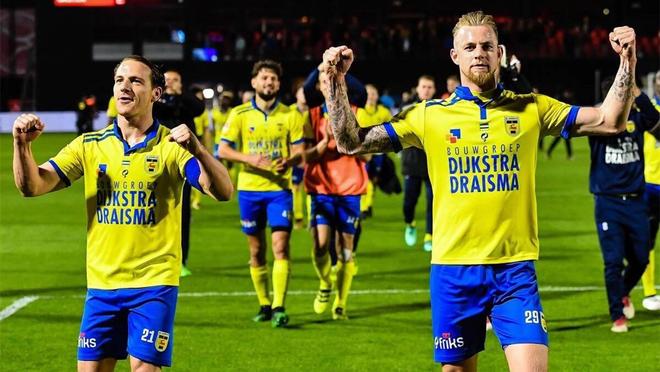 不断与队友 不断与队友