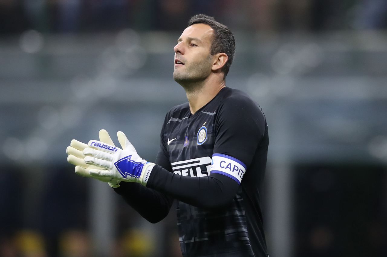 收紧重火器